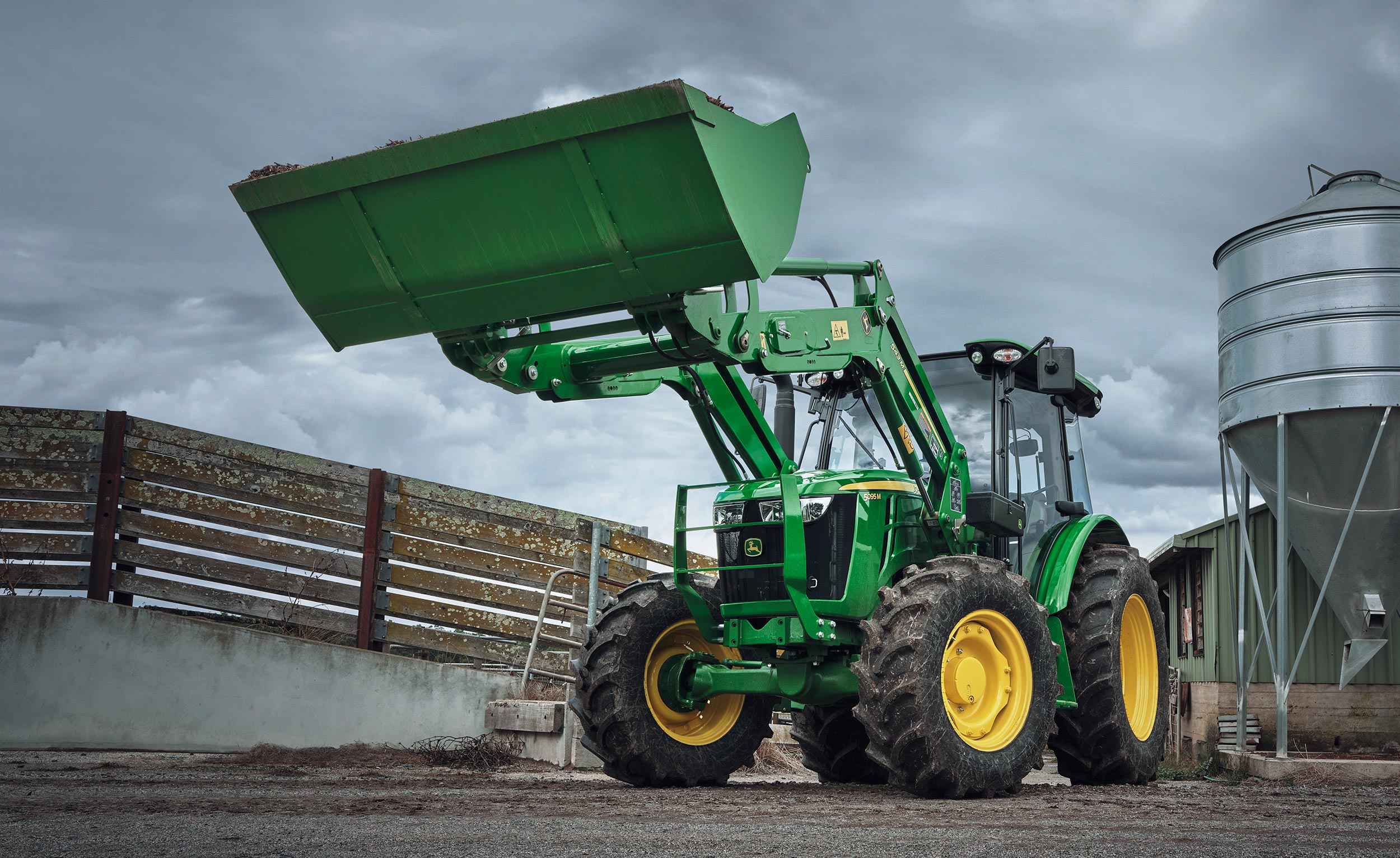 John-Deere-5M-2